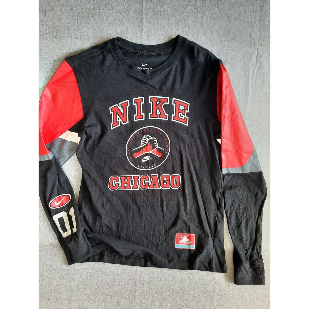 The Nike Tee Mens Medium Graphic Art Logo Chicago Community 01 Long Sleeve Shirt